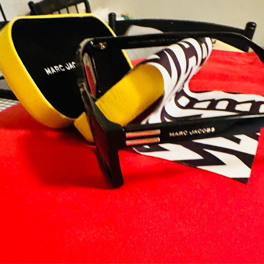 Marc Jacobs Black Sunglasses Sleek Design UV Protection